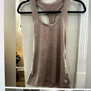 Vuori Performance Tank 
Small